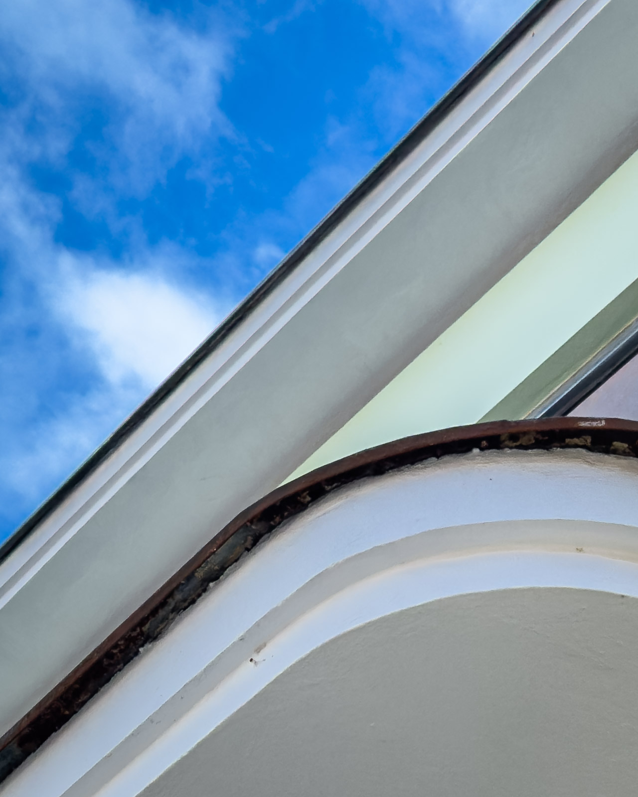 Curved roofline of the former cinema in Zeltweg against the sky.